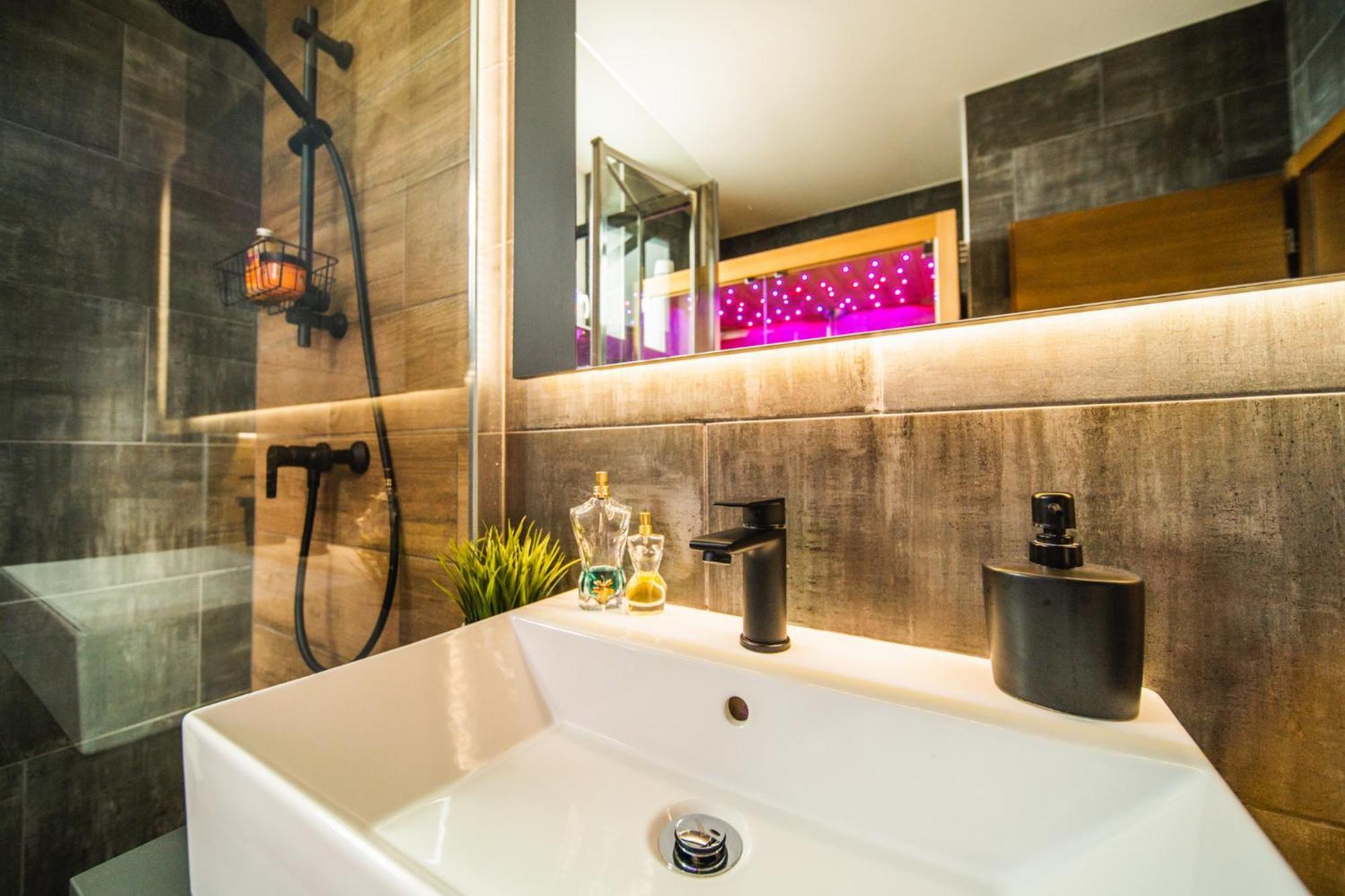 K Relax Place, Varazdinske Toplice, Modern Home With Sauna, Jacuzzi, Wifi 외부 사진